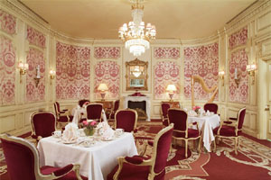 Petite Salon photo